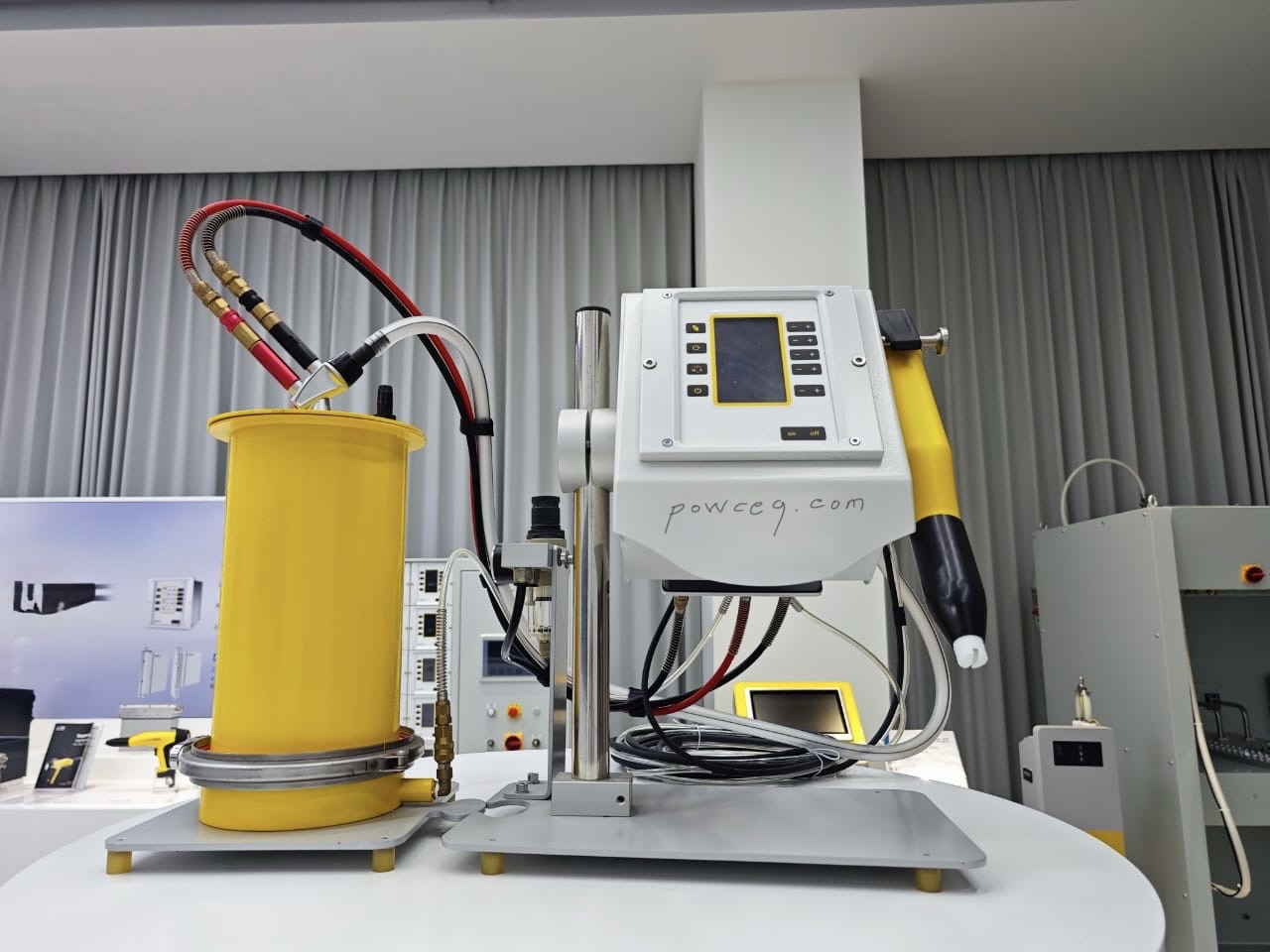 Automatic powder coating spray gun Automatic powder coating spray gun system with digital control unit