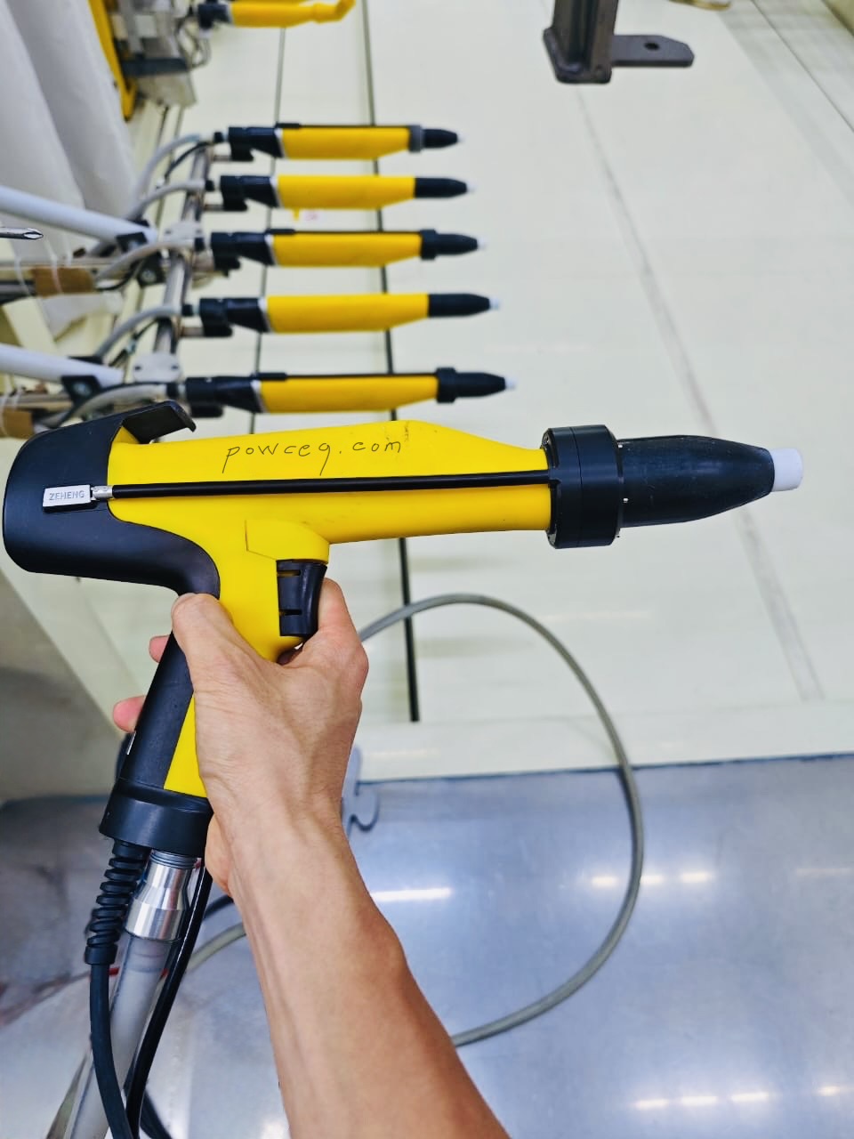 Powder coating system with control panel Industrial powder coating gun with control panel and feed system