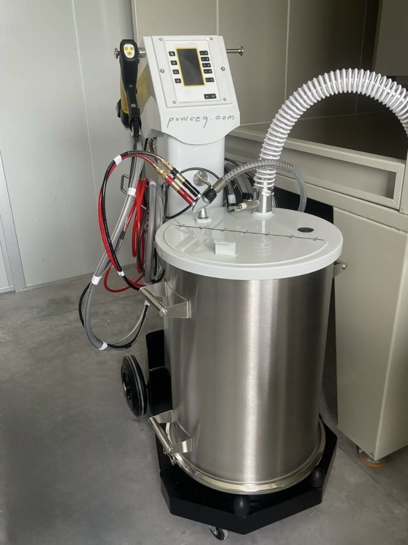 Spray gun with digital control Powder coating spray gun with digital controller and injector system